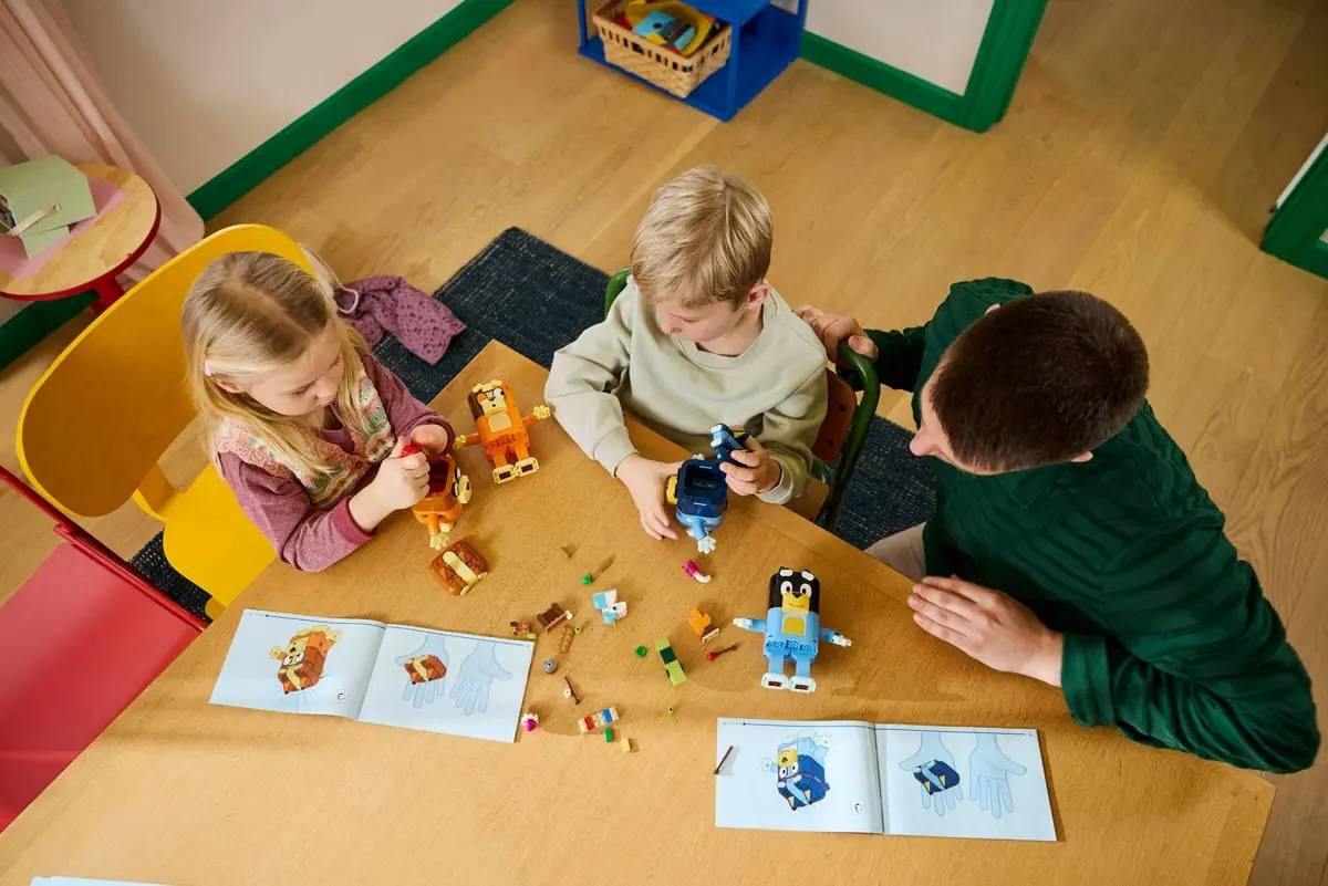 LEGO Bluey 11217 Brick-Built Bluey Family set, image 5