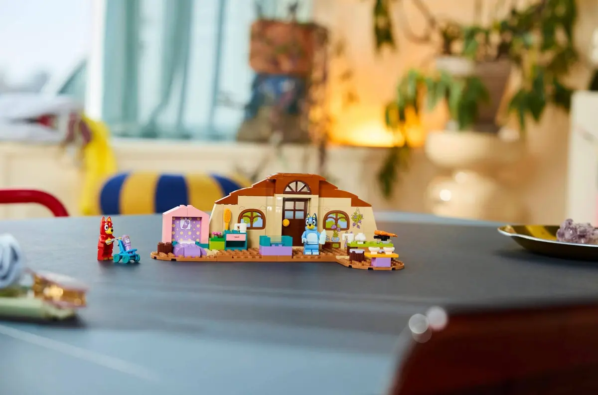 LEGO Bluey 11221 School with Rusty and Bluey set, image 8