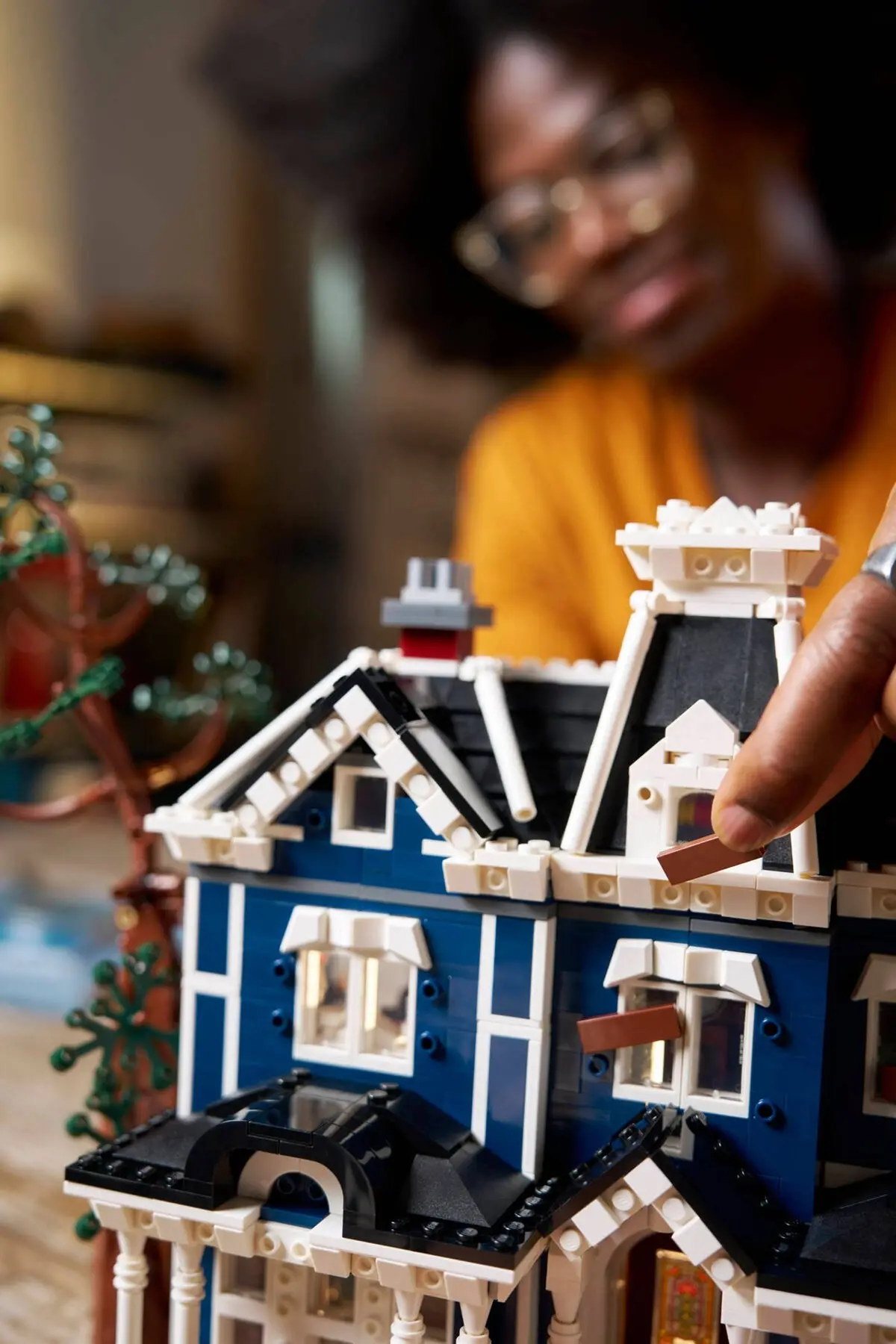 LEGO Icons 11370 Stranger Things: The Creel House set, image 8