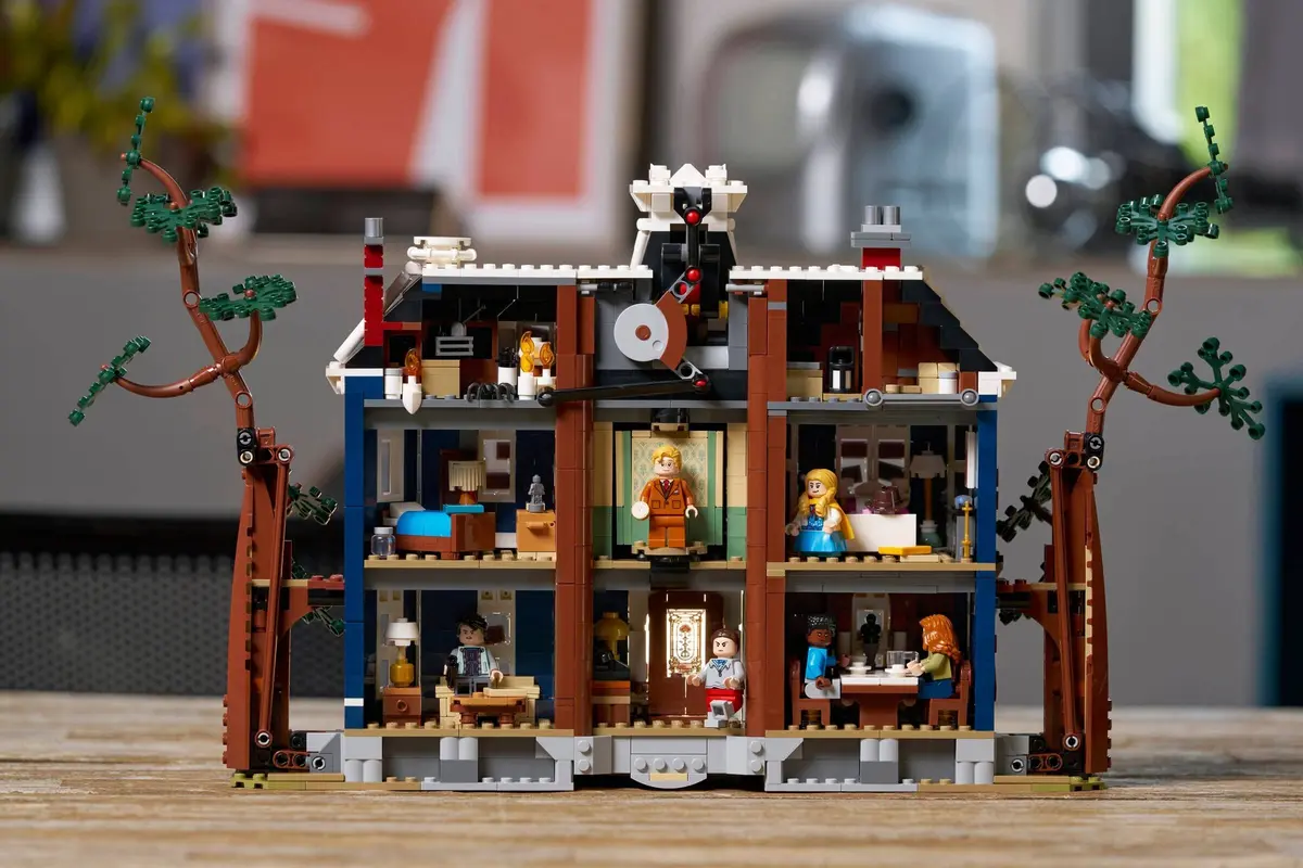 LEGO Icons 11370 Stranger Things: The Creel House set, image 6