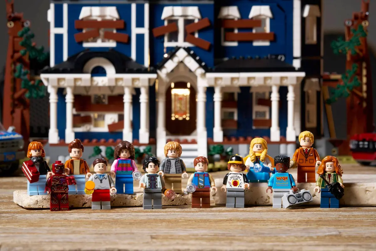 LEGO Icons 11370 Stranger Things: The Creel House set, image 7
