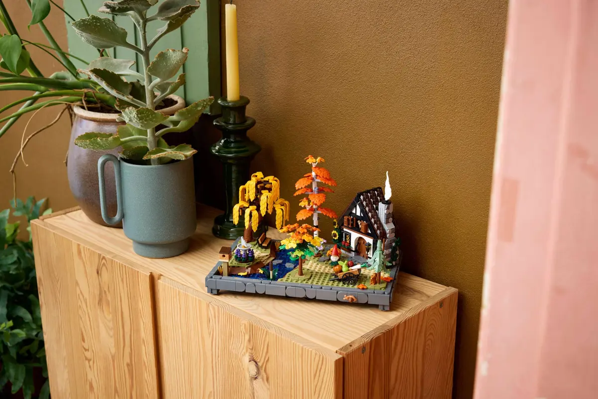 LEGO Icons 11372 Autumn Cottage Garden set, image 11