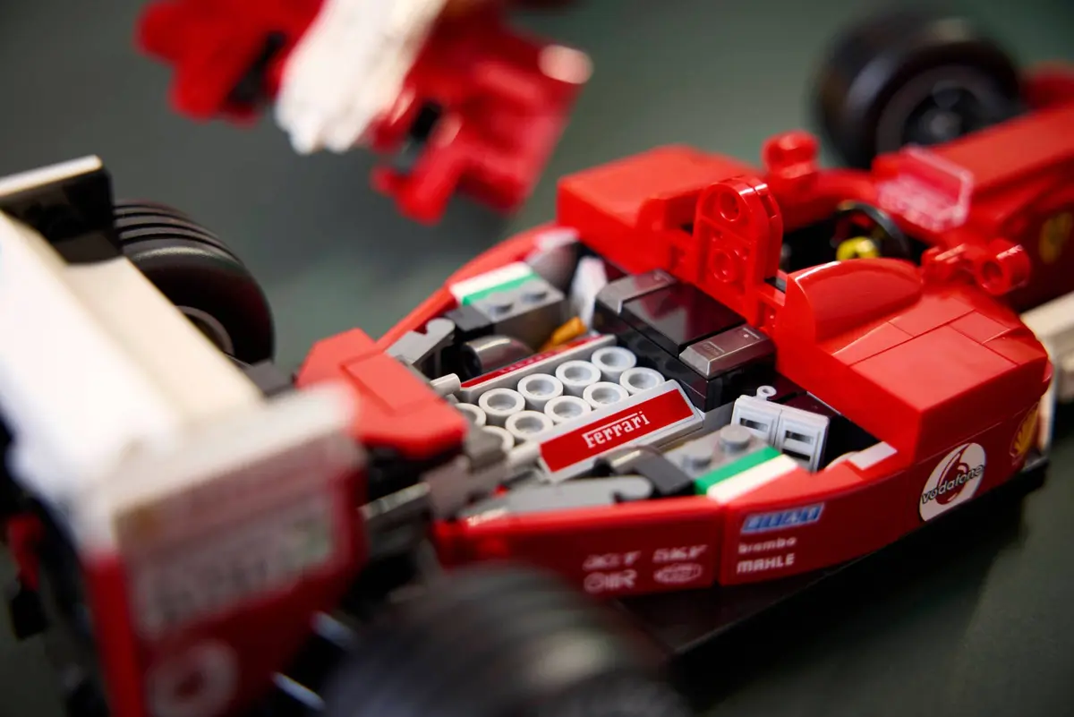 LEGO Icons 11375 Ferrari F2004 & Michael Schumacher set, image 6