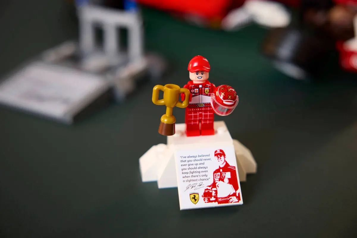 LEGO Icons 11375 Ferrari F2004 & Michael Schumacher set, image 5