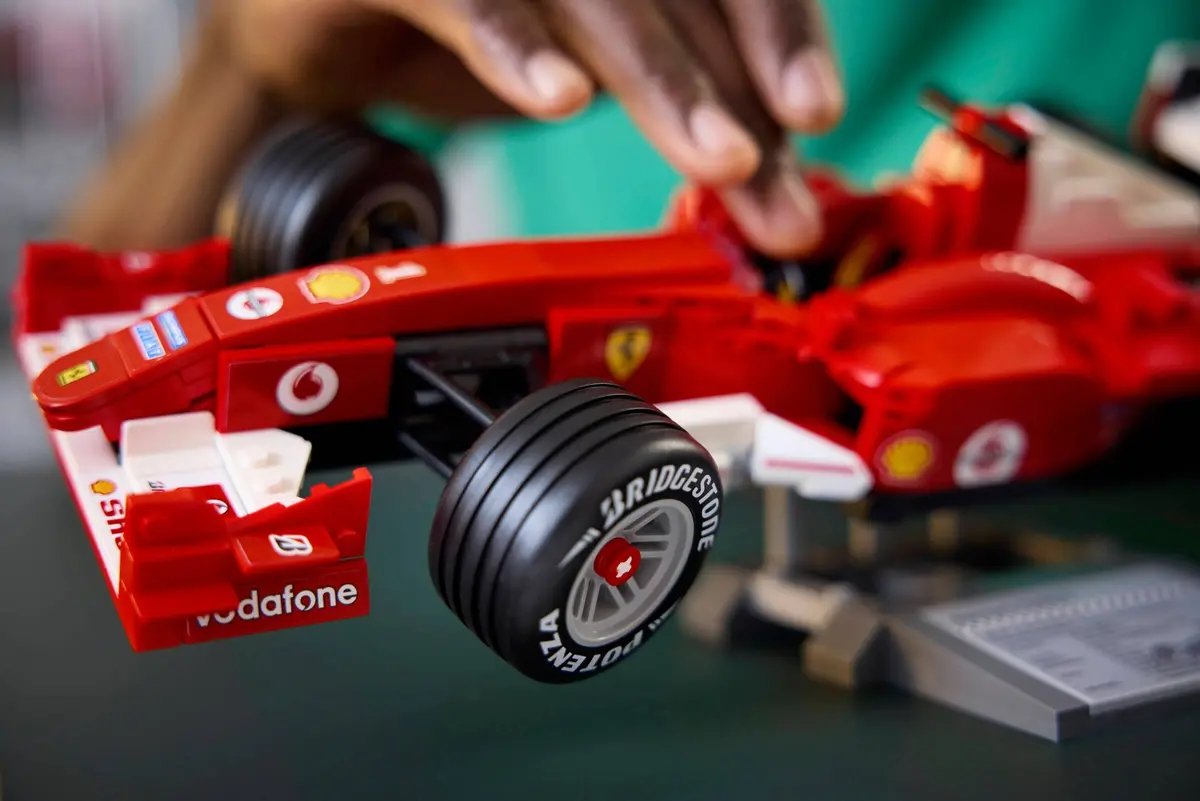 LEGO Icons 11375 Ferrari F2004 & Michael Schumacher set, image 8