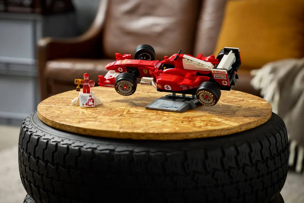 LEGO Icons 11375 Ferrari F2004 & Michael Schumacher set, image 11
