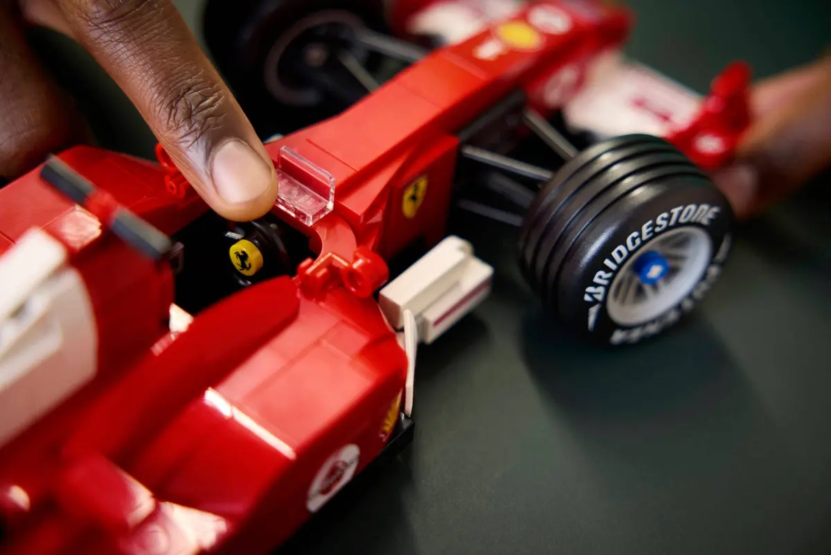 LEGO Icons 11375 Ferrari F2004 & Michael Schumacher set, image 7