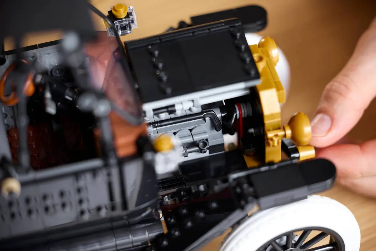 LEGO Icons 11376 Ford Model T set, image 7