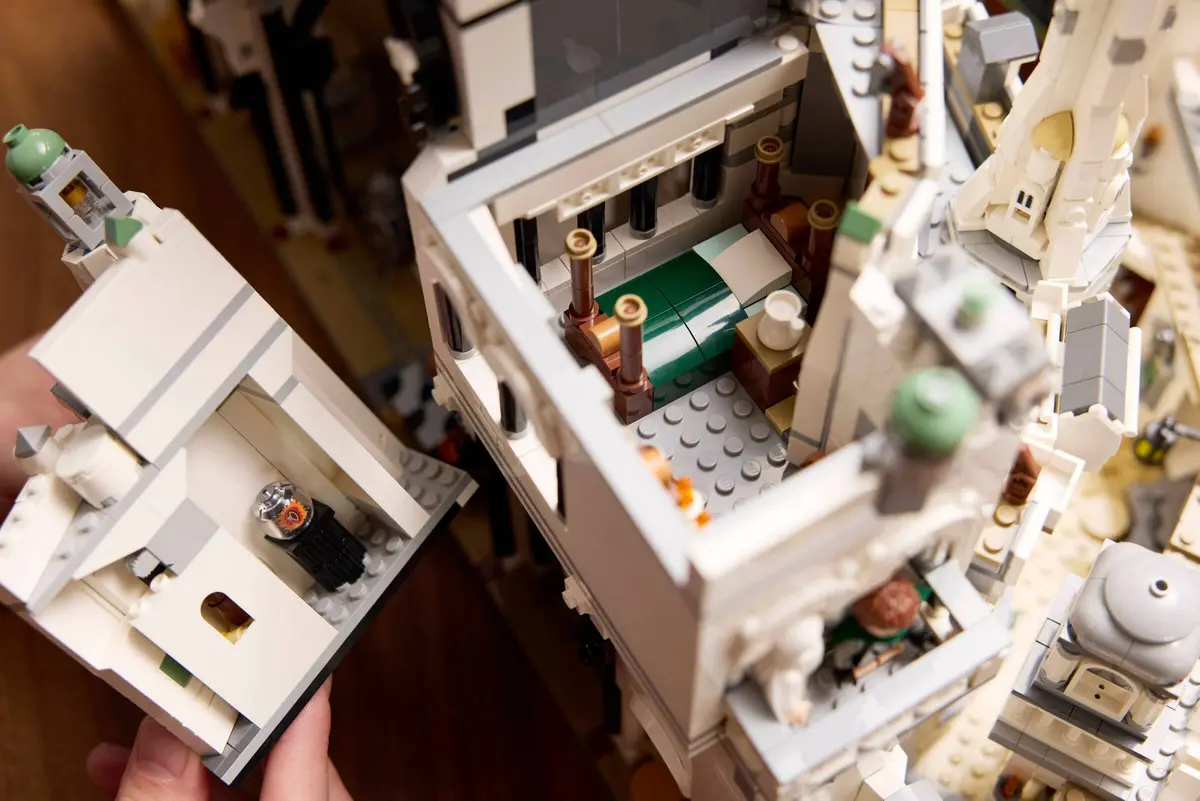 LEGO Icons 11377 The Lord of the Rings: Minas Tirith set, image 9