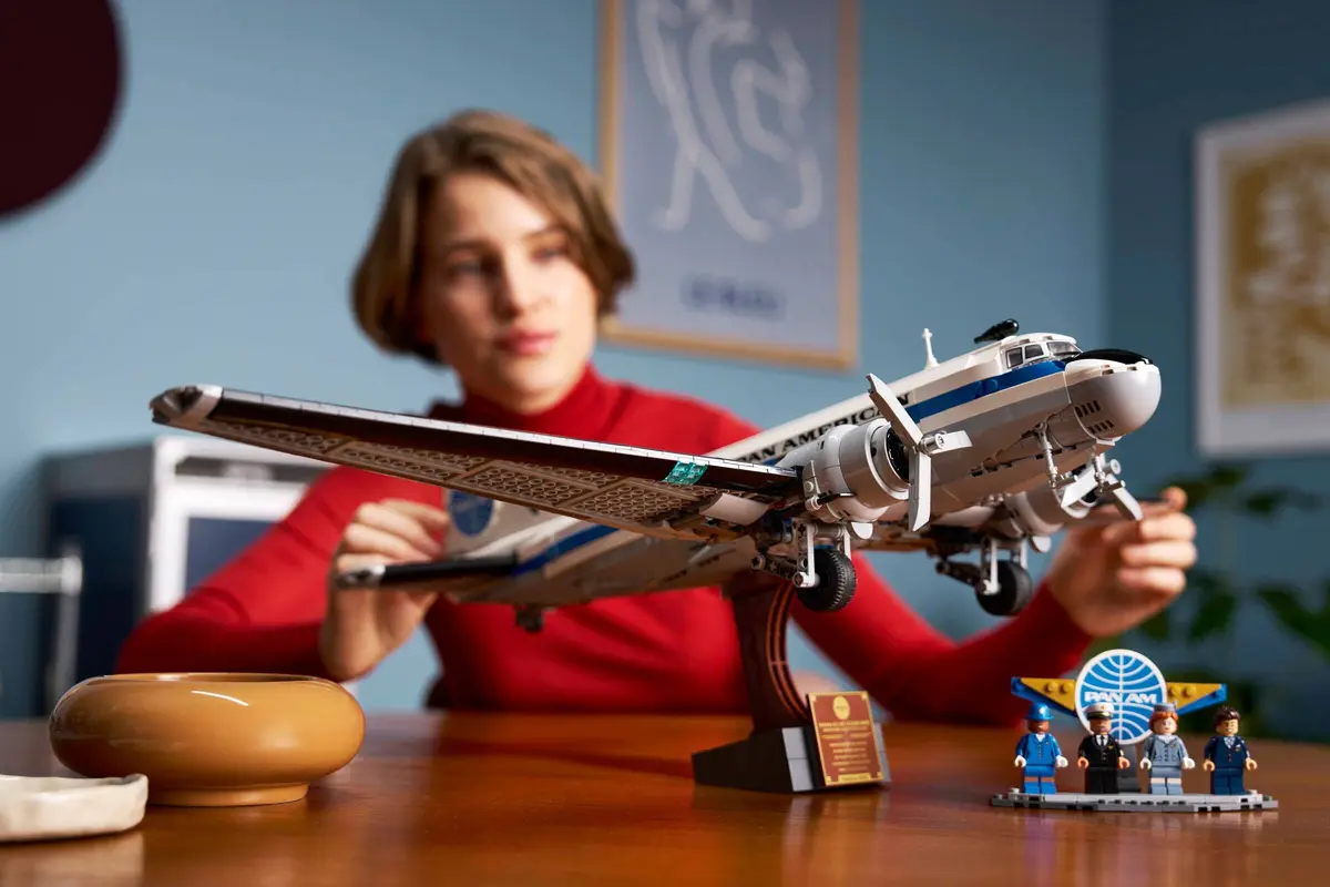 LEGO Icons 11378 Douglas DC-3 PAN AM Airliner set, image 11