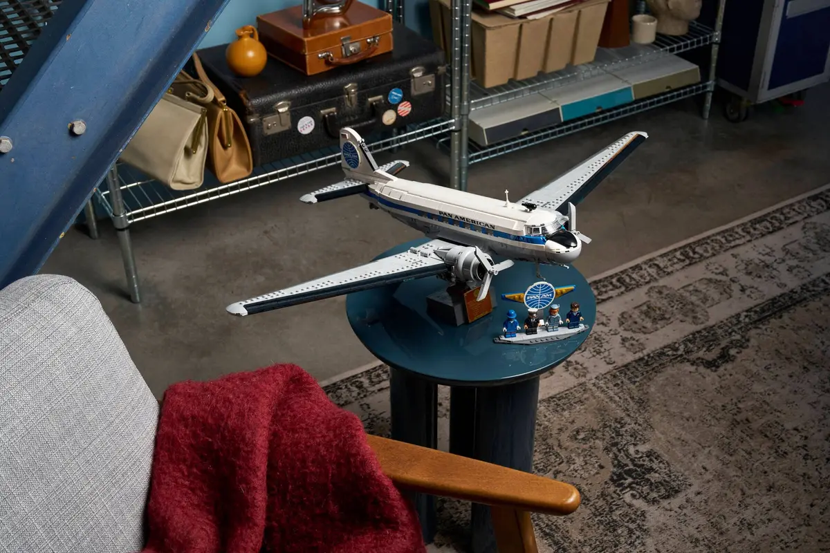 LEGO Icons 11378 Douglas DC-3 PAN AM Airliner set, image 12
