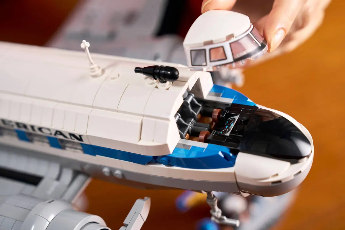 LEGO Icons 11378 Douglas DC-3 PAN AM Airliner set, image 8