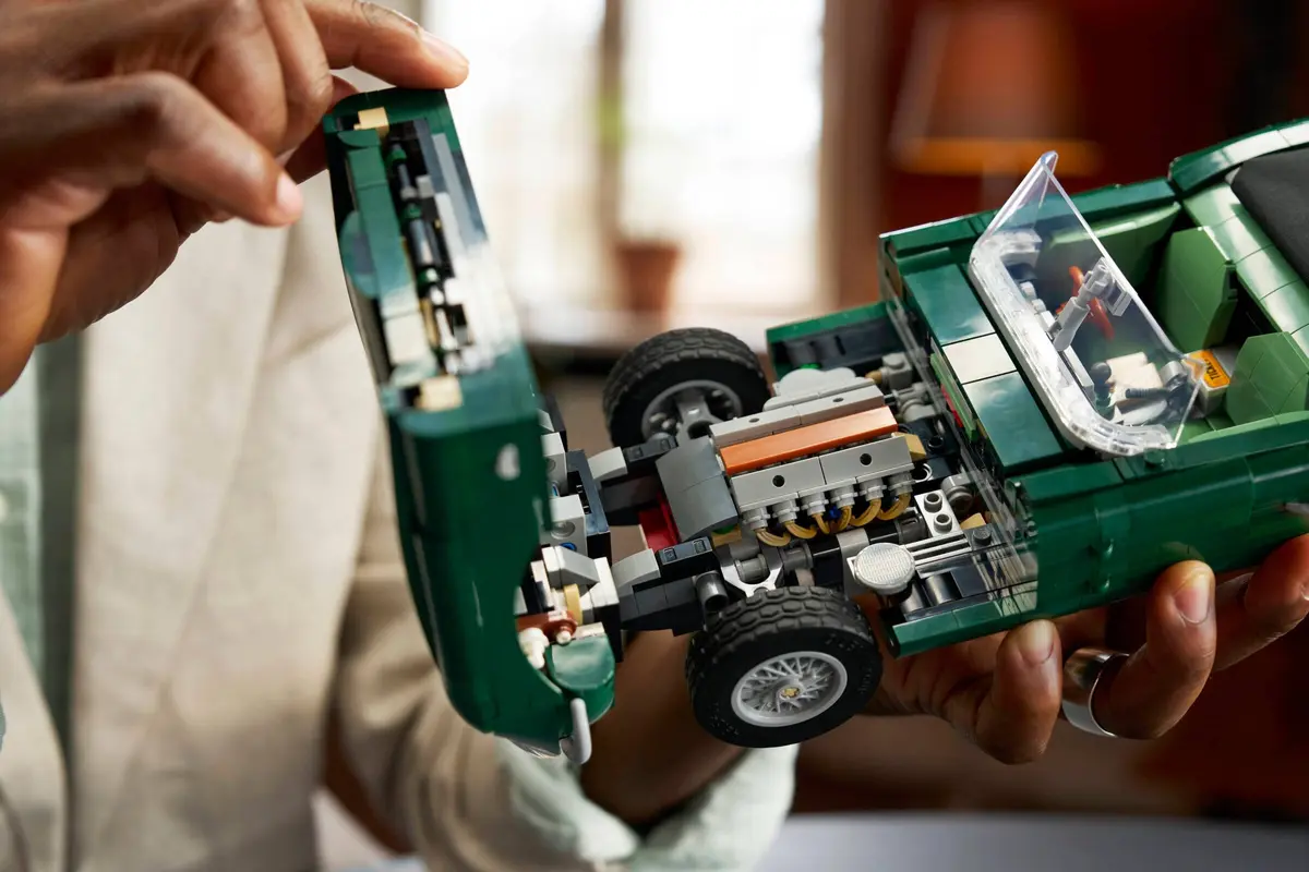 LEGO Icons 11381 Jaguar E-Type set, image 7