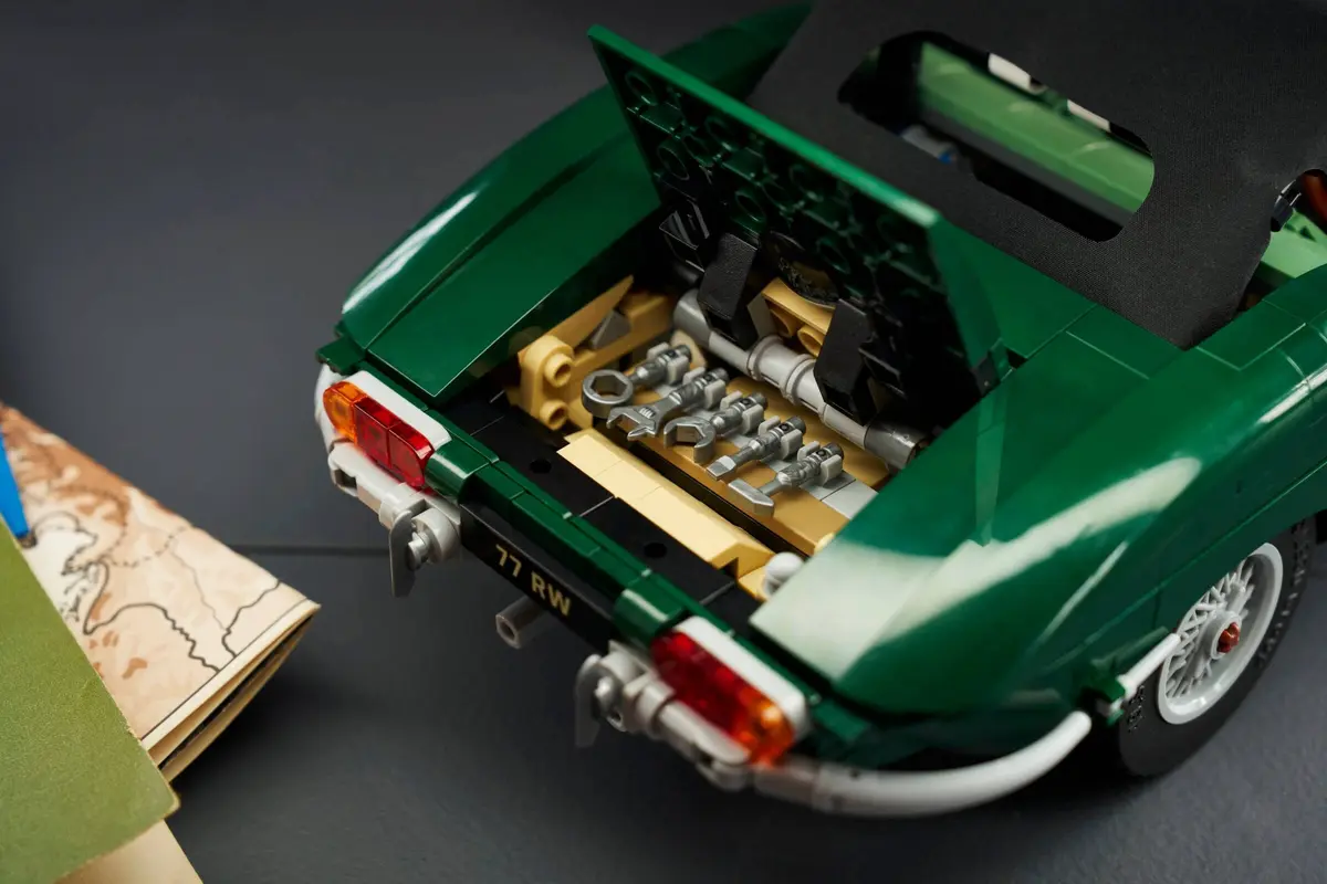 LEGO Icons 11381 Jaguar E-Type set, image 11