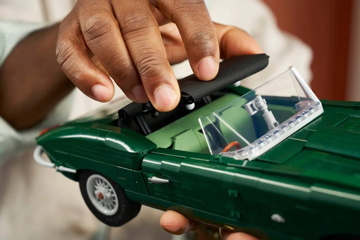 LEGO Icons 11381 Jaguar E-Type set, image 12