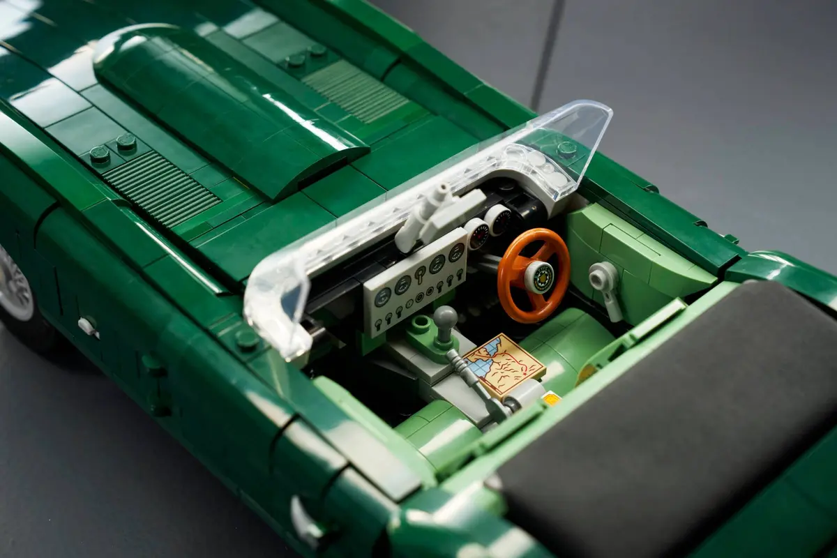 LEGO Icons 11381 Jaguar E-Type set, image 9
