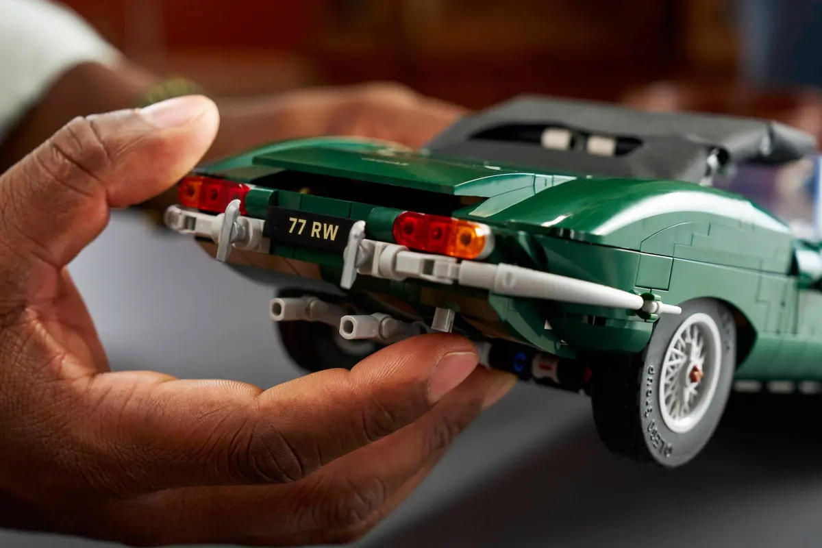 LEGO Icons 11381 Jaguar E-Type set, image 10