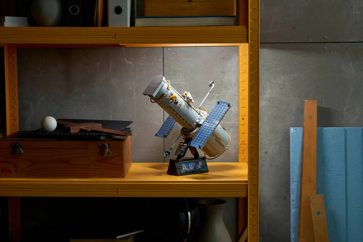 LEGO Icons 11382 Hubble Space Telescope set, image 16