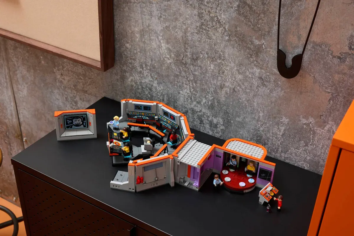 LEGO Icons 11385 Star Trek: U.S.S. Enterprise NCC-1701 Bridge set, image 16