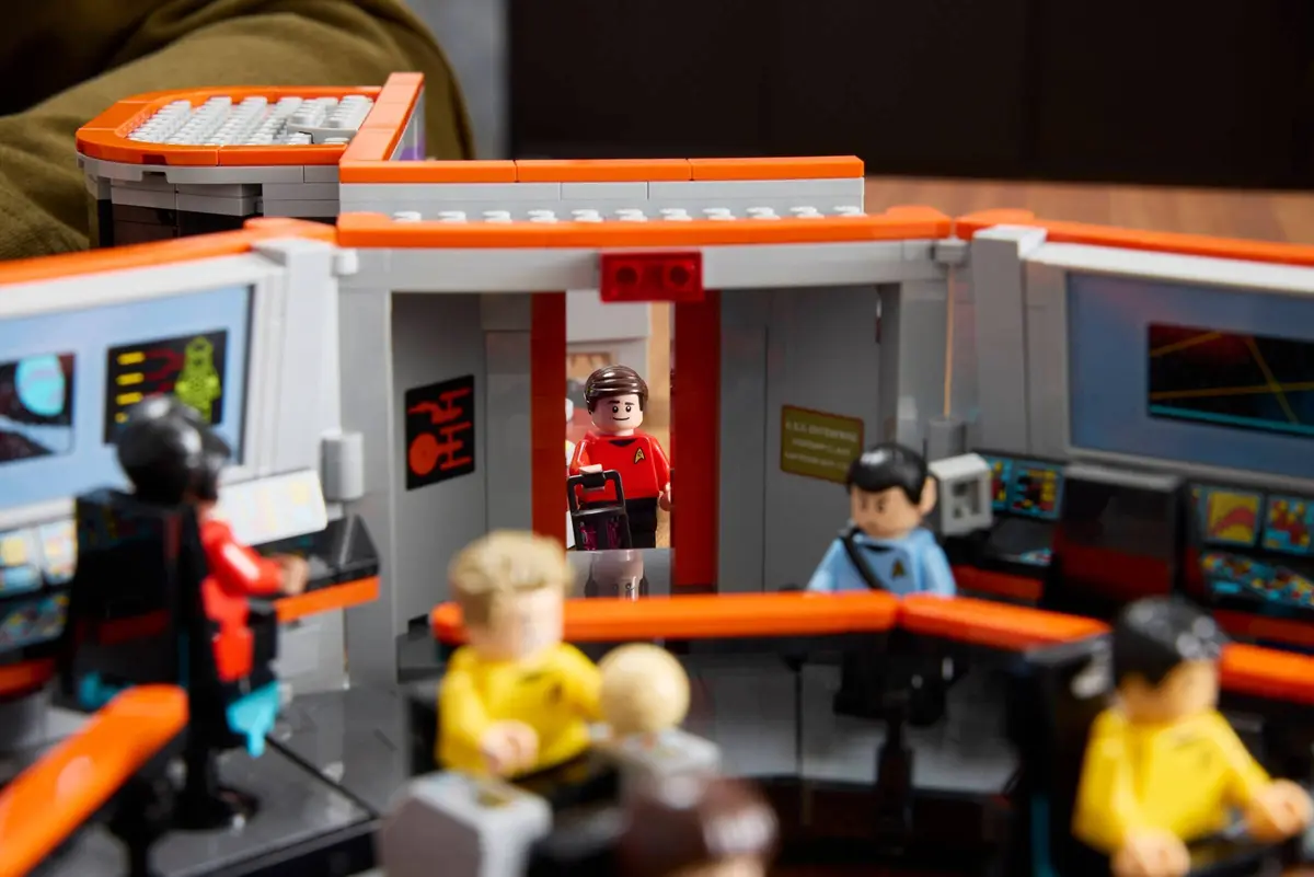 LEGO Icons 11385 Star Trek: U.S.S. Enterprise NCC-1701 Bridge set, image 7