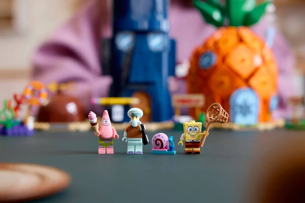 LEGO Icons 11386 SpongeBob SquarePants: Bikini Bottom set, image 10
