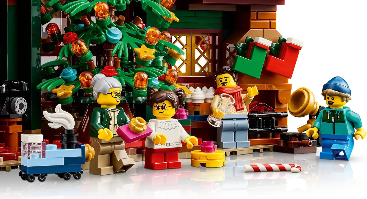 LEGO Icons 11387 Holiday House set, image 21