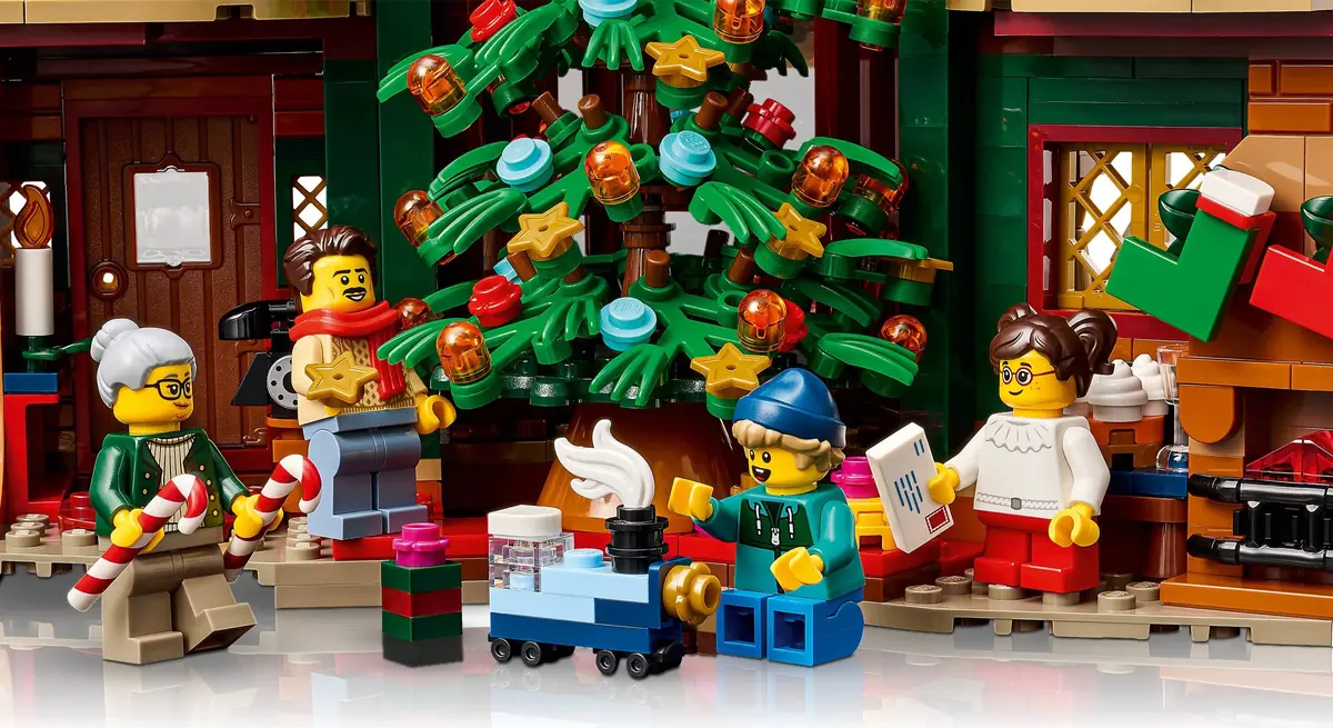 LEGO Icons 11387 Holiday House set, image 20
