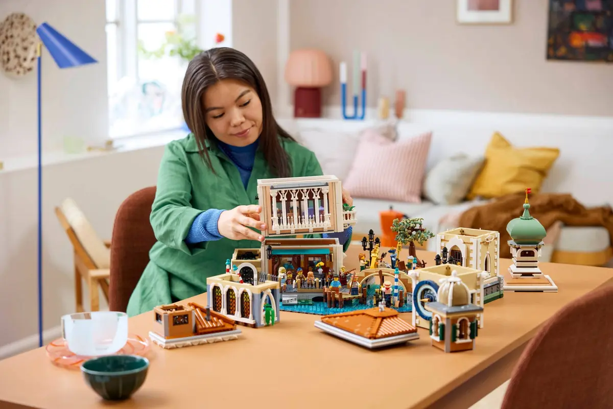 LEGO Icons 11388 Venetian Neighbourhood set, image 8