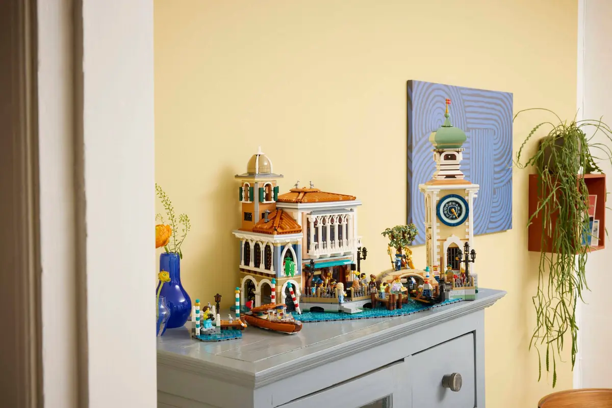 LEGO Icons 11388 Venetian Neighbourhood set, image 10