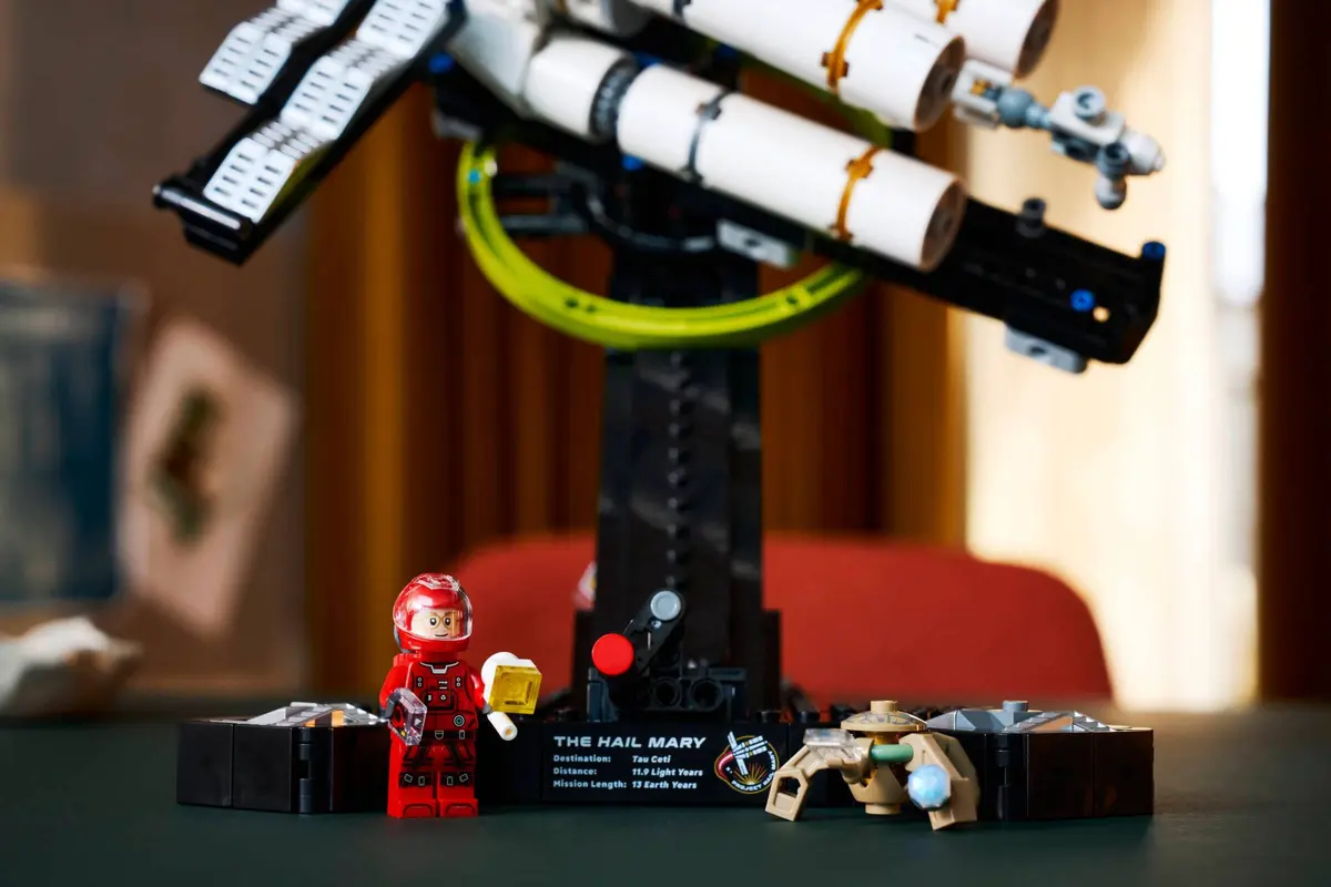 LEGO Icons 11389 Project Hail Mary set, image 7