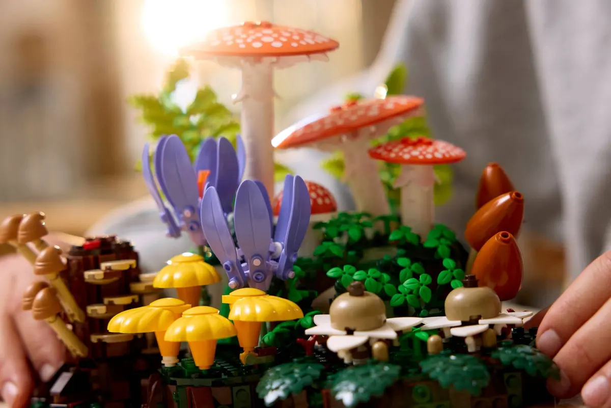 LEGO Botanicals 11505 Woodland Mushrooms set, image 6