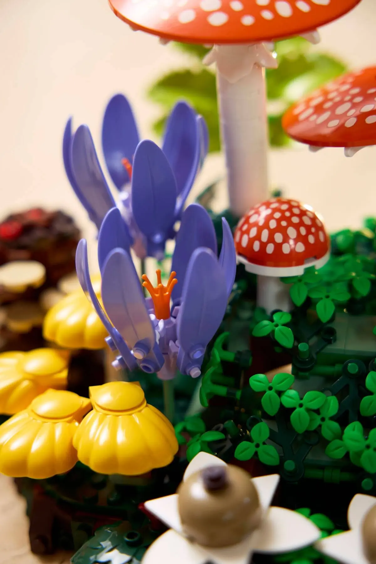 LEGO Botanicals 11505 Woodland Mushrooms set, image 8
