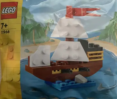 LEGO Creator 11966 Pirate Ship set