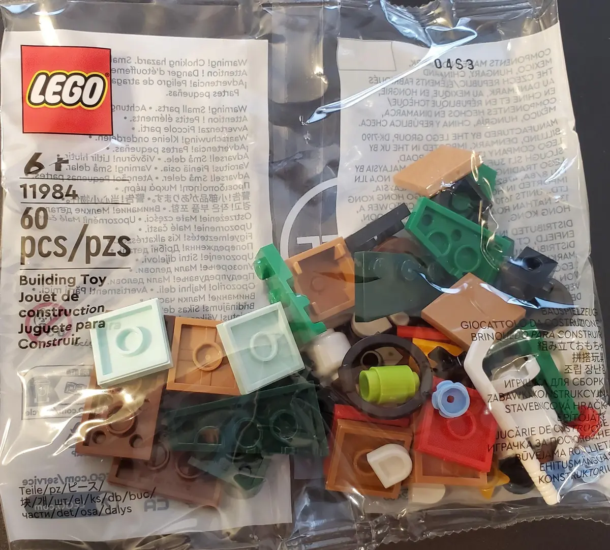 LEGO Miscellaneous 11984 The LEGO Christmas Games Book Parts set, image 2