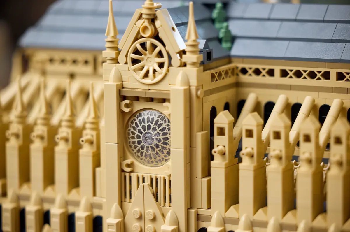 LEGO Architecture 21061 Notre-Dame de Paris set, image 14