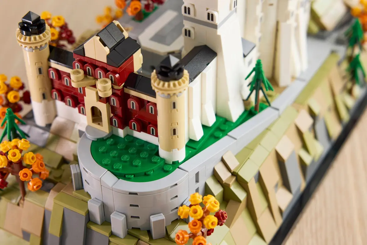 LEGO Architecture 21063 Neuschwanstein Castle set, image 7