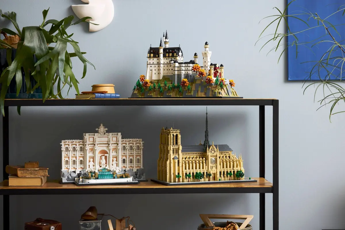LEGO Architecture 21063 Neuschwanstein Castle set, image 2