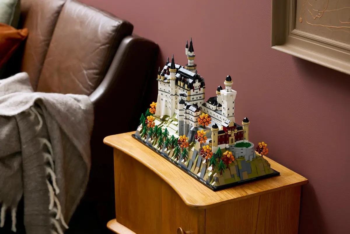 LEGO Architecture 21063 Neuschwanstein Castle set, image 11