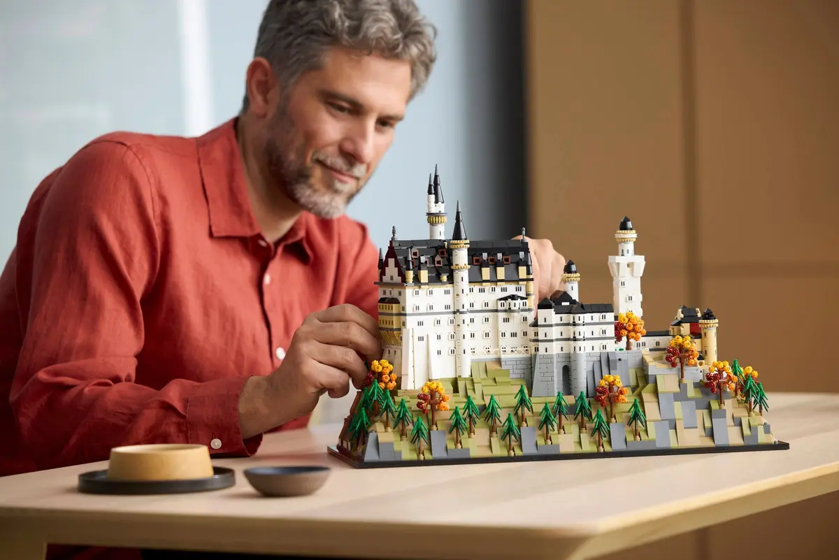 LEGO Architecture 21063 Neuschwanstein Castle set, image 8