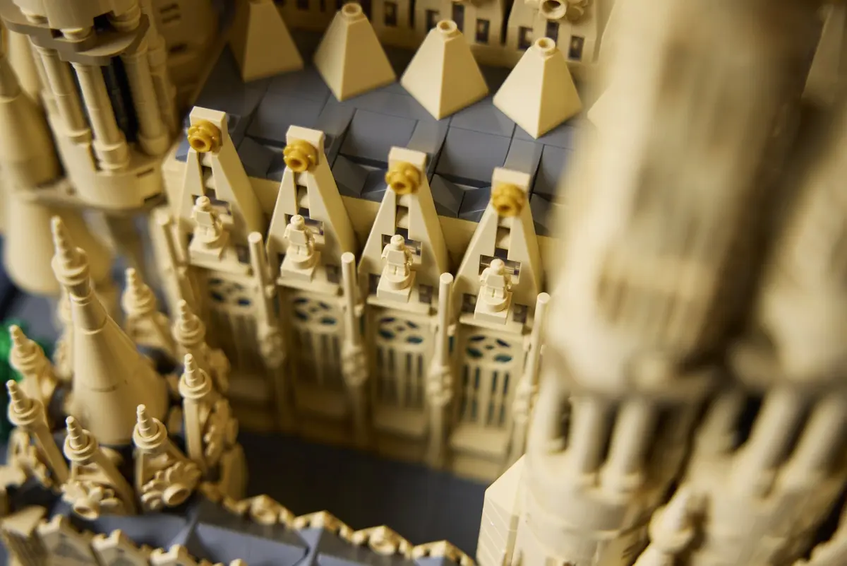 LEGO Architecture 21065 Sagrada Família set, image 4