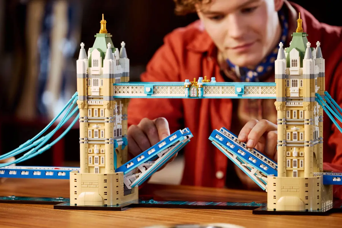 LEGO Architecture 21067 Tower Bridge set, image 9