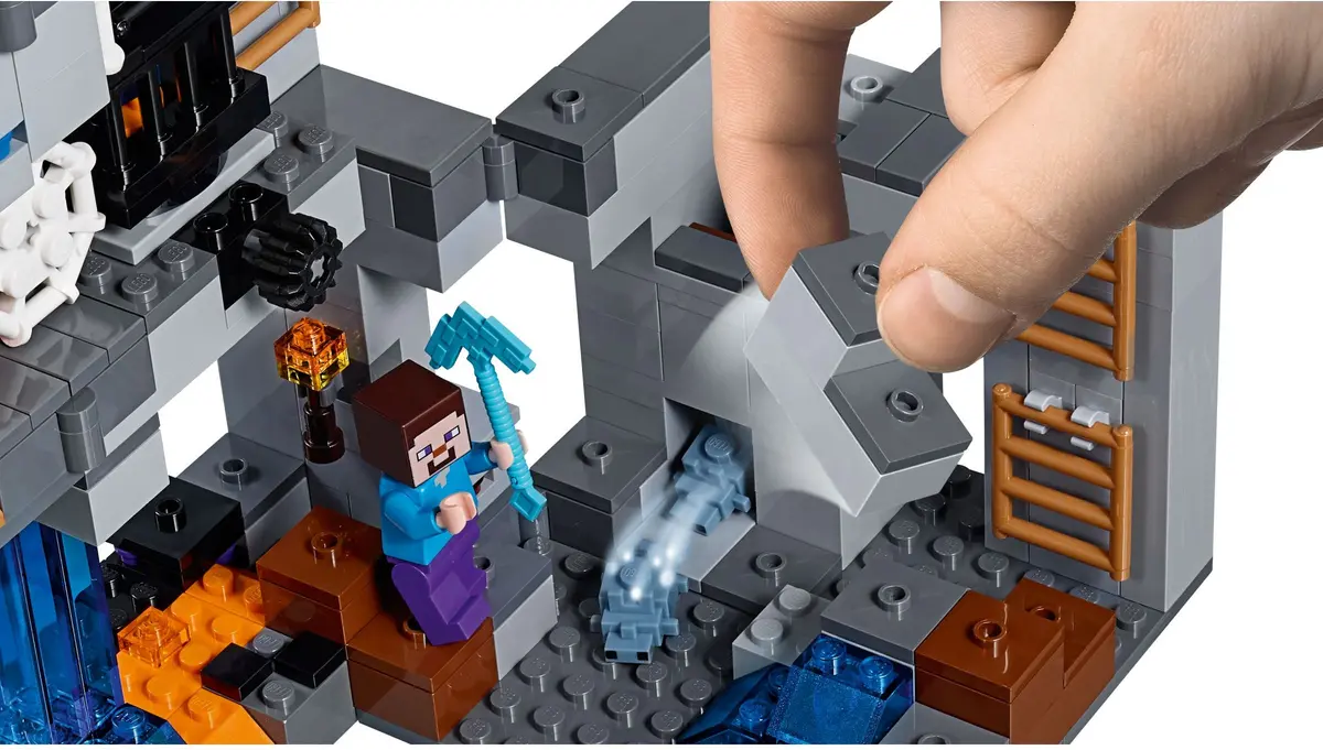 LEGO Minecraft 21147 The Bedrock Adventures set, image 6