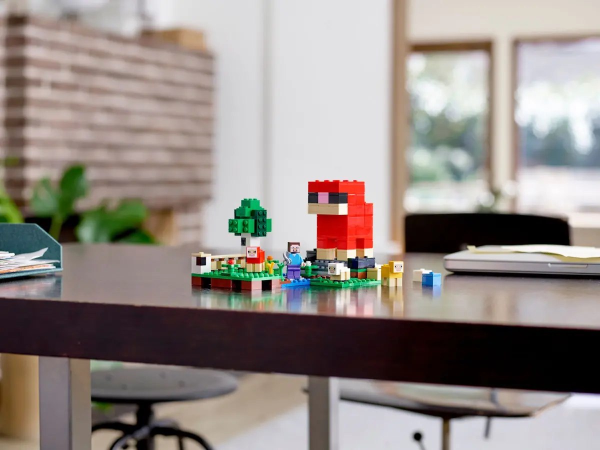 LEGO Minecraft 21153 The Wool Farm set, image 3