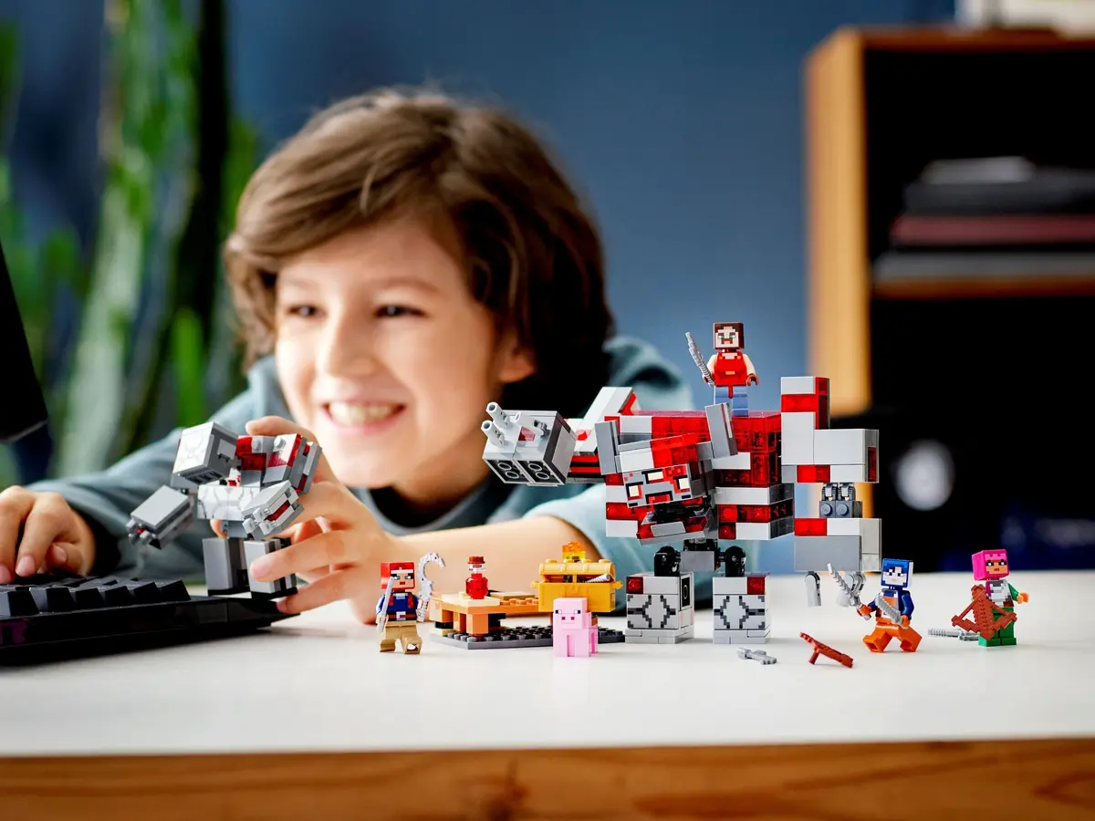 LEGO Minecraft 21163 The Redstone Battle set, image 8