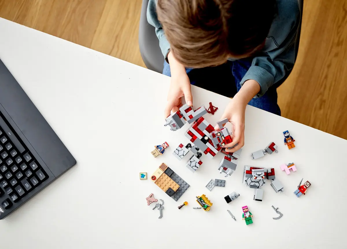 LEGO Minecraft 21163 The Redstone Battle set, image 7