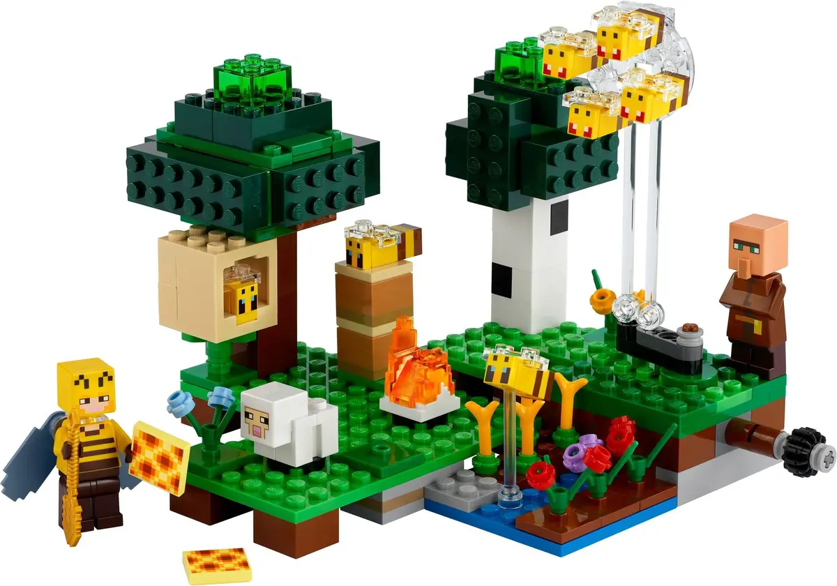 LEGO Minecraft 21165 The Bee Farm set