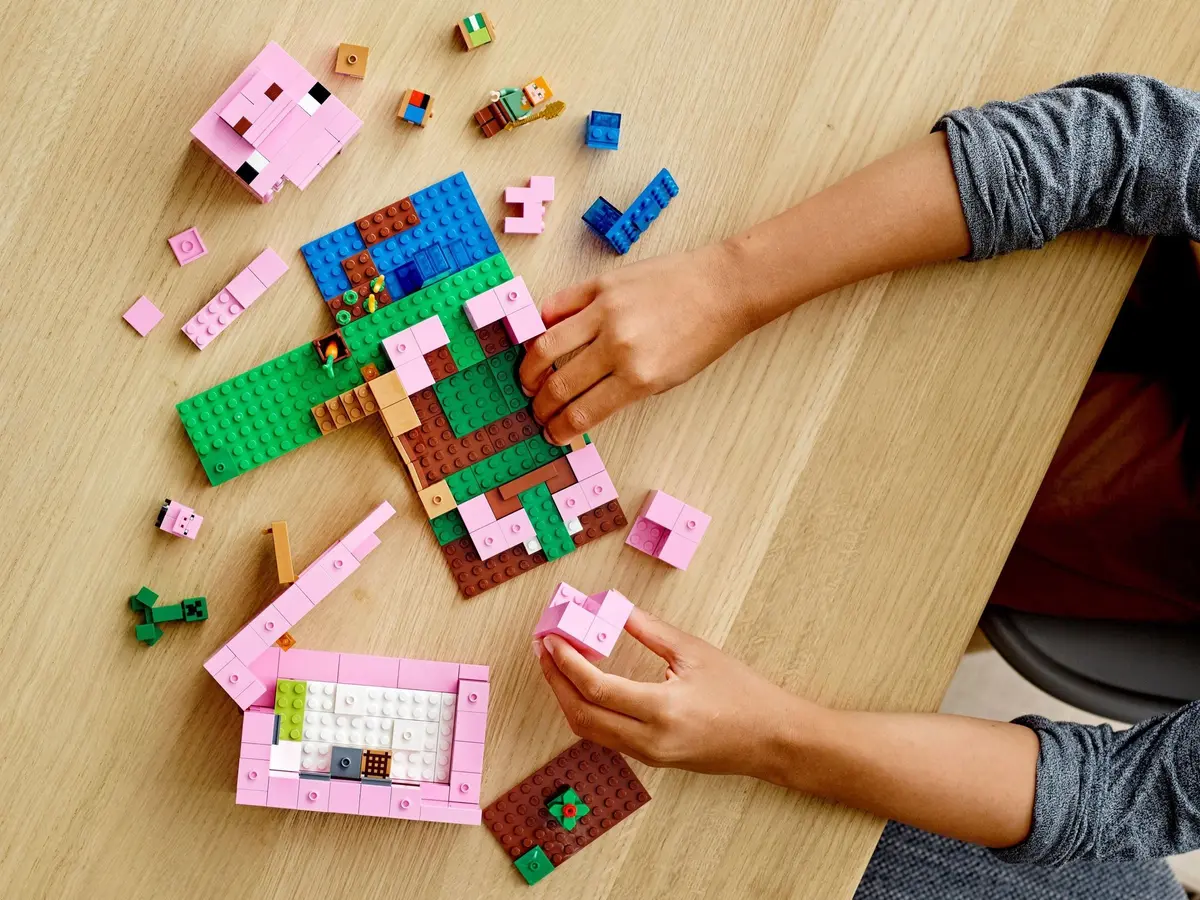 LEGO Minecraft 21170 The Pig House set, image 10