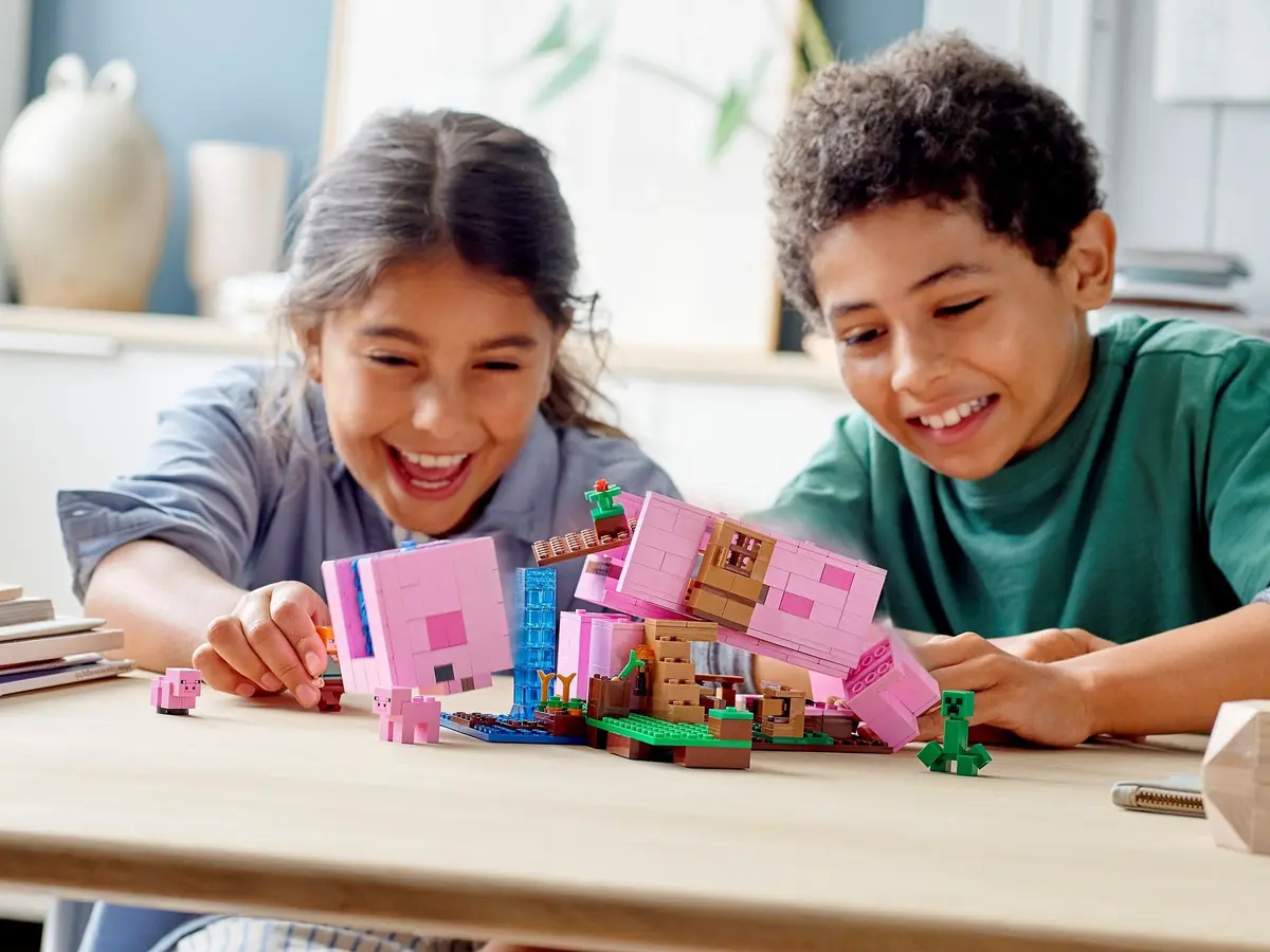 LEGO Minecraft 21170 The Pig House set, image 11