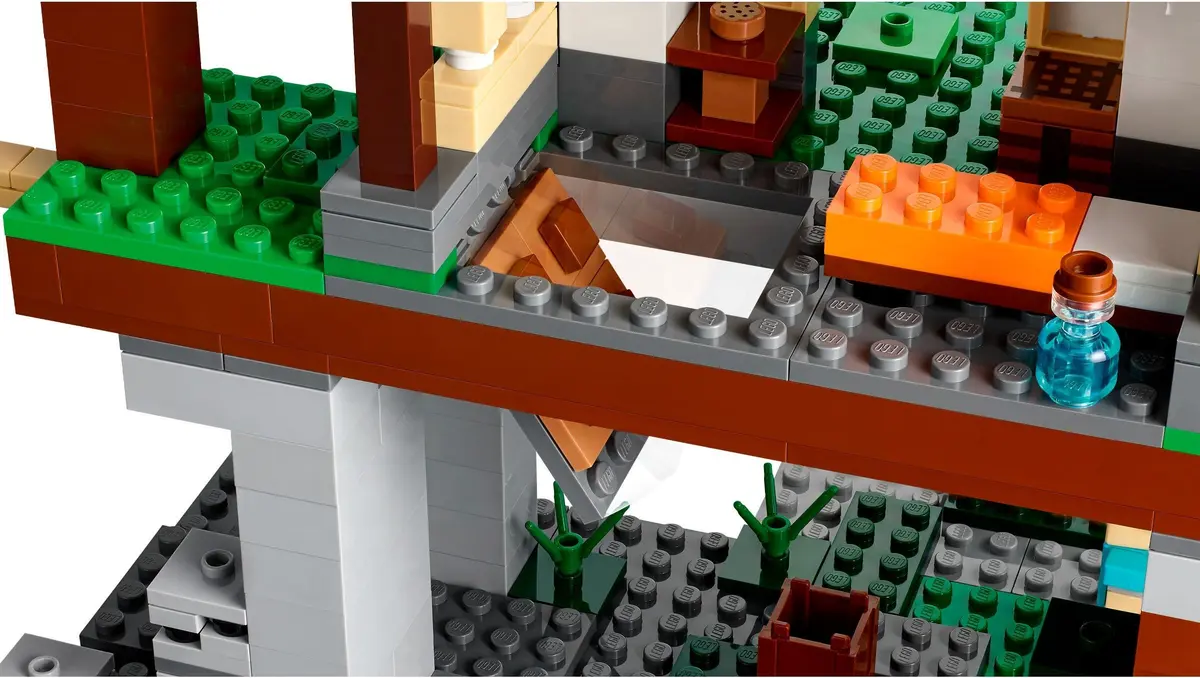 LEGO Minecraft 21183 The Training Grounds set, image 7