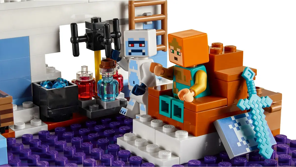 LEGO Minecraft 21186 The Ice Castle set, image 5